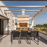 فيلة Ruby Rose Zadarvillas