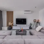 Ruby Rose Zadarvillas Ražanac