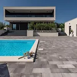 Ruby Rose Zadarvillas فيلة Ražanac