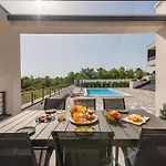 Ruby Rose Zadarvillas فيلة
