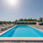 فيلة Ruby Rose Zadarvillas