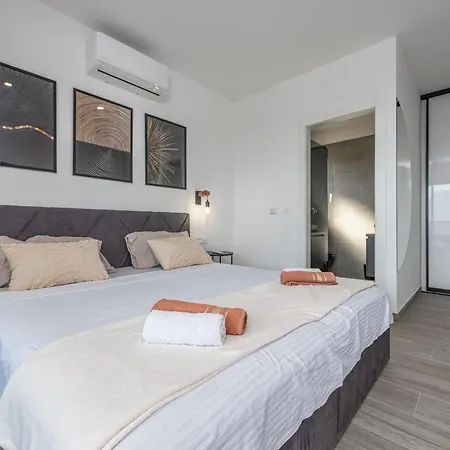 Ruby Rose Zadarvillas Villa