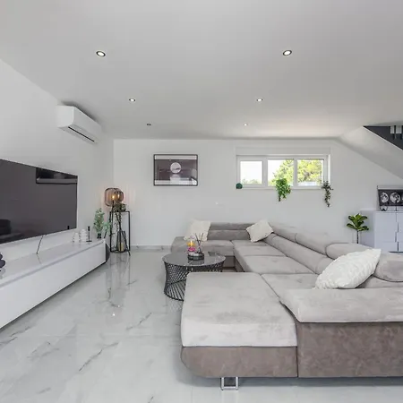 Ruby Rose Zadarvillas Villa Ražanac