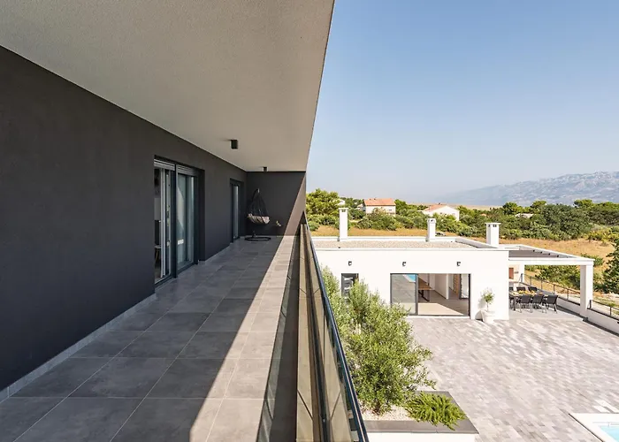 Ruby Rose Zadarvillas *