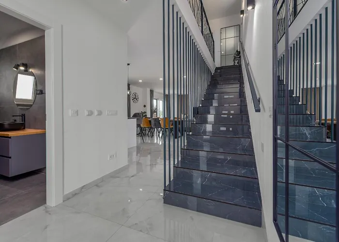 Ruby Rose Zadarvillas