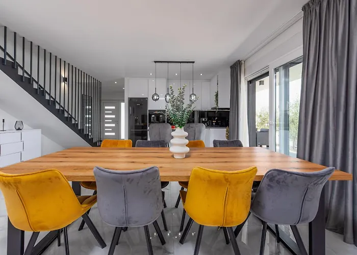 Ruby Rose Zadarvillas *