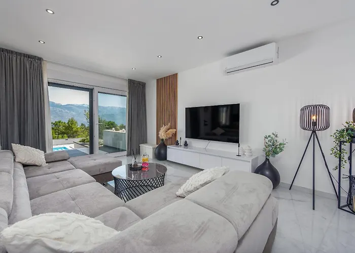 Ruby Rose Zadarvillas