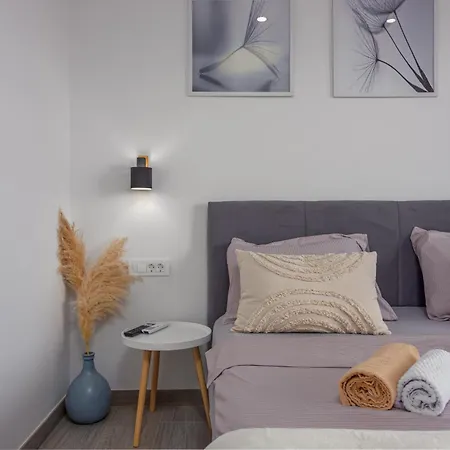 Ruby Rose Zadarvillas