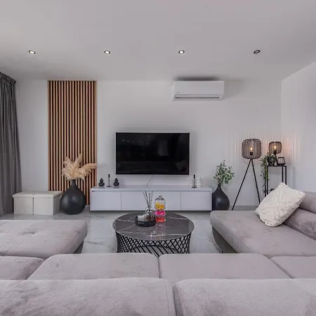 Ruby Rose Zadarvillas Ражанац