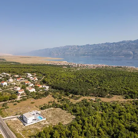 Ruby Rose Zadarvillas *