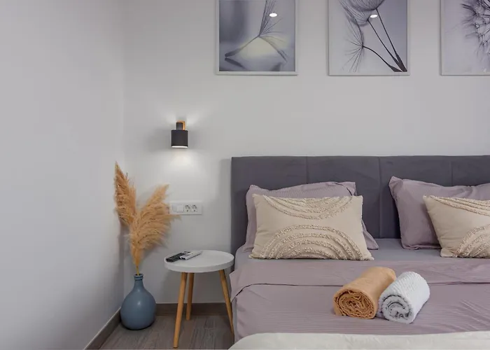 Ruby Rose Zadarvillas