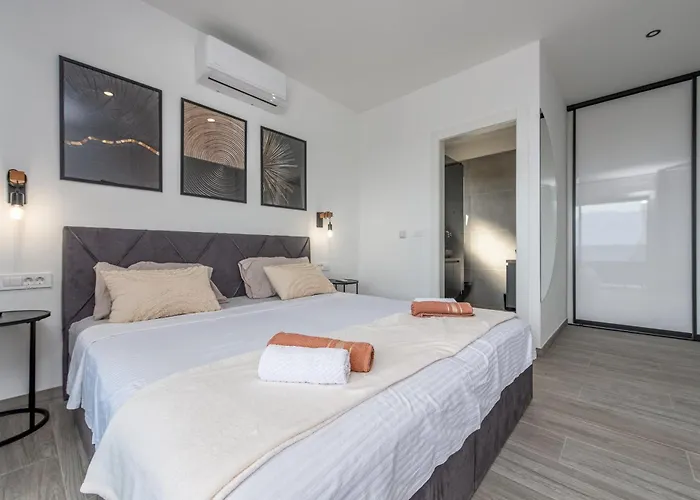 Ruby Rose Zadarvillas Vila