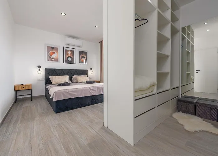 Ruby Rose Zadarvillas Vila *