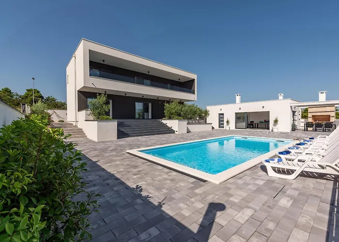 Ruby Rose Zadarvillas