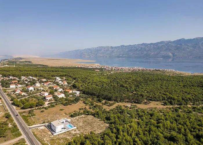 Ruby Rose Zadarvillas *